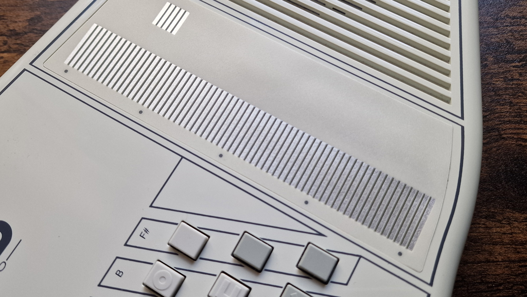 OM-84 strumplate condition close-up