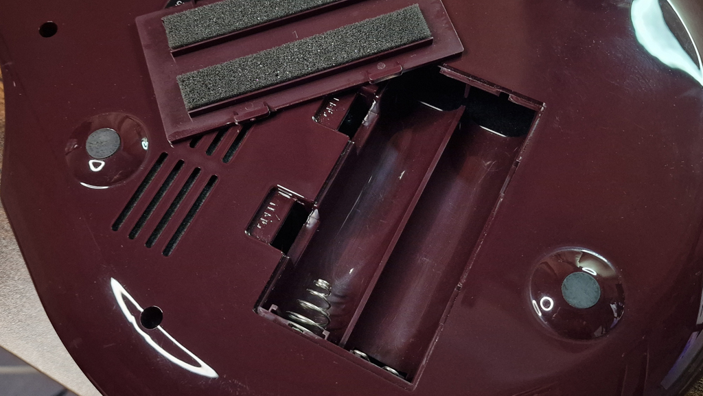 QChord QC-1 clean battery compartment