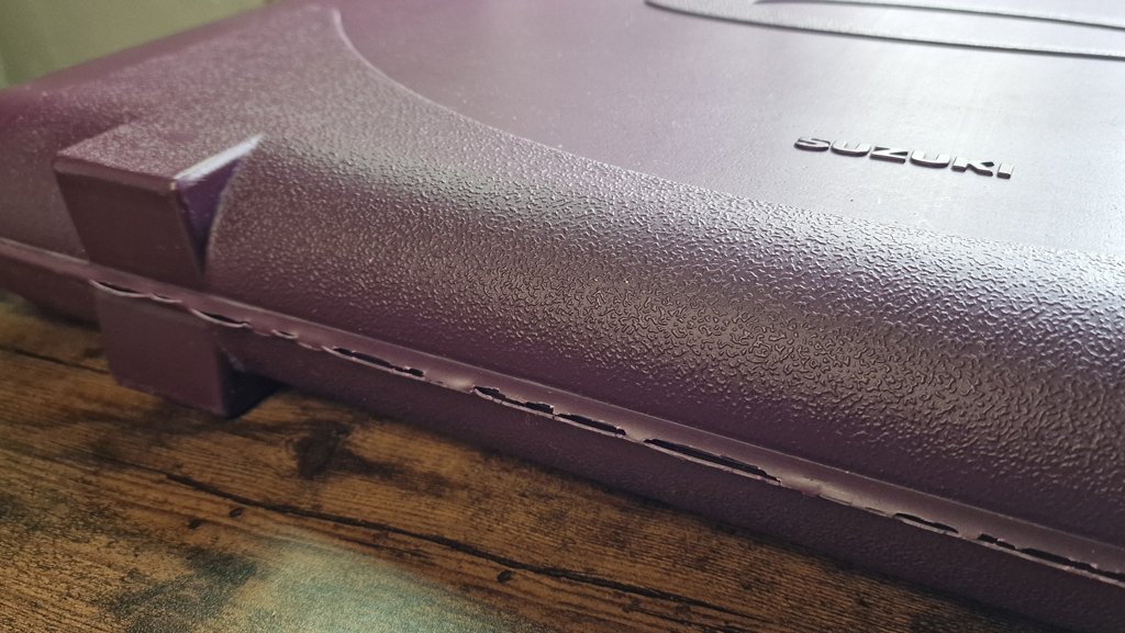 QChord case hinge close-up